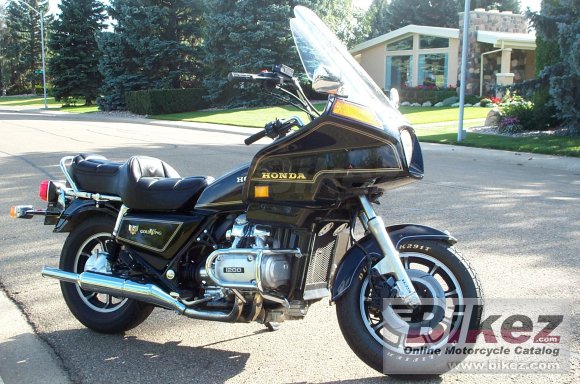 1984 honda gl 1200 dx gold wing photo